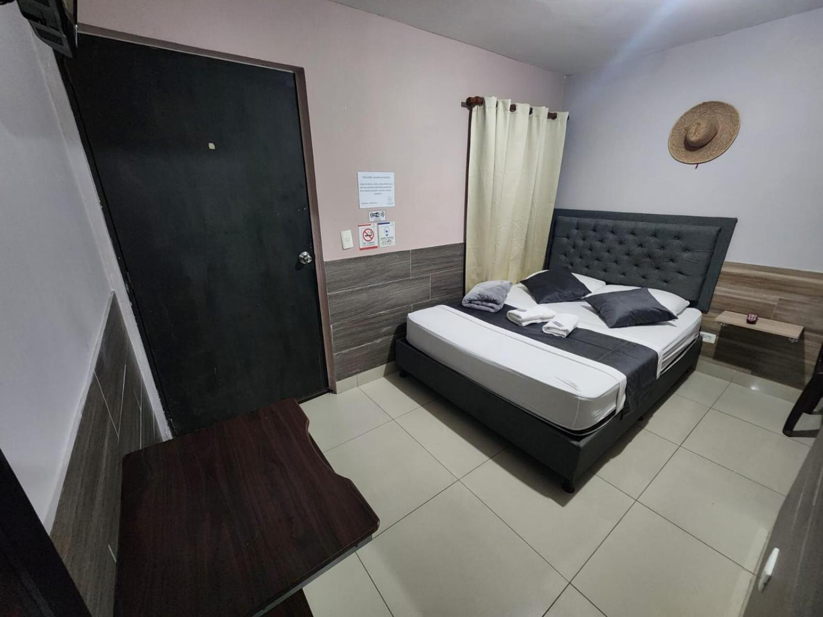Hotel Medellin Calasanz Ngoại thất bức ảnh